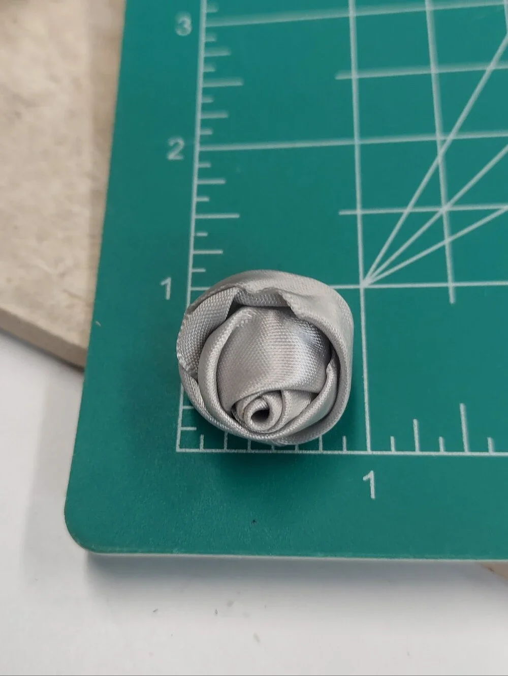 E2595 Silver Gray Satin Rose Stud Earrings Women Accessories